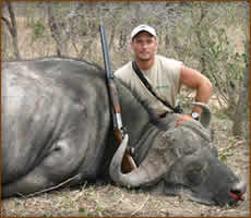 Mamemo Outfitting & Consulting - Nyaka Safaris - Cape Buffalo
